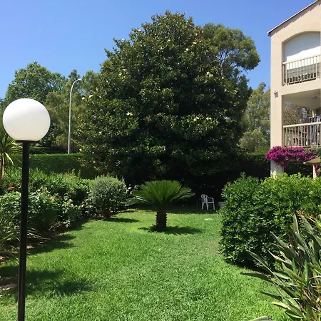 With Terrace & Garden In Juan Les Pins Close Seaside Appartement Antibes